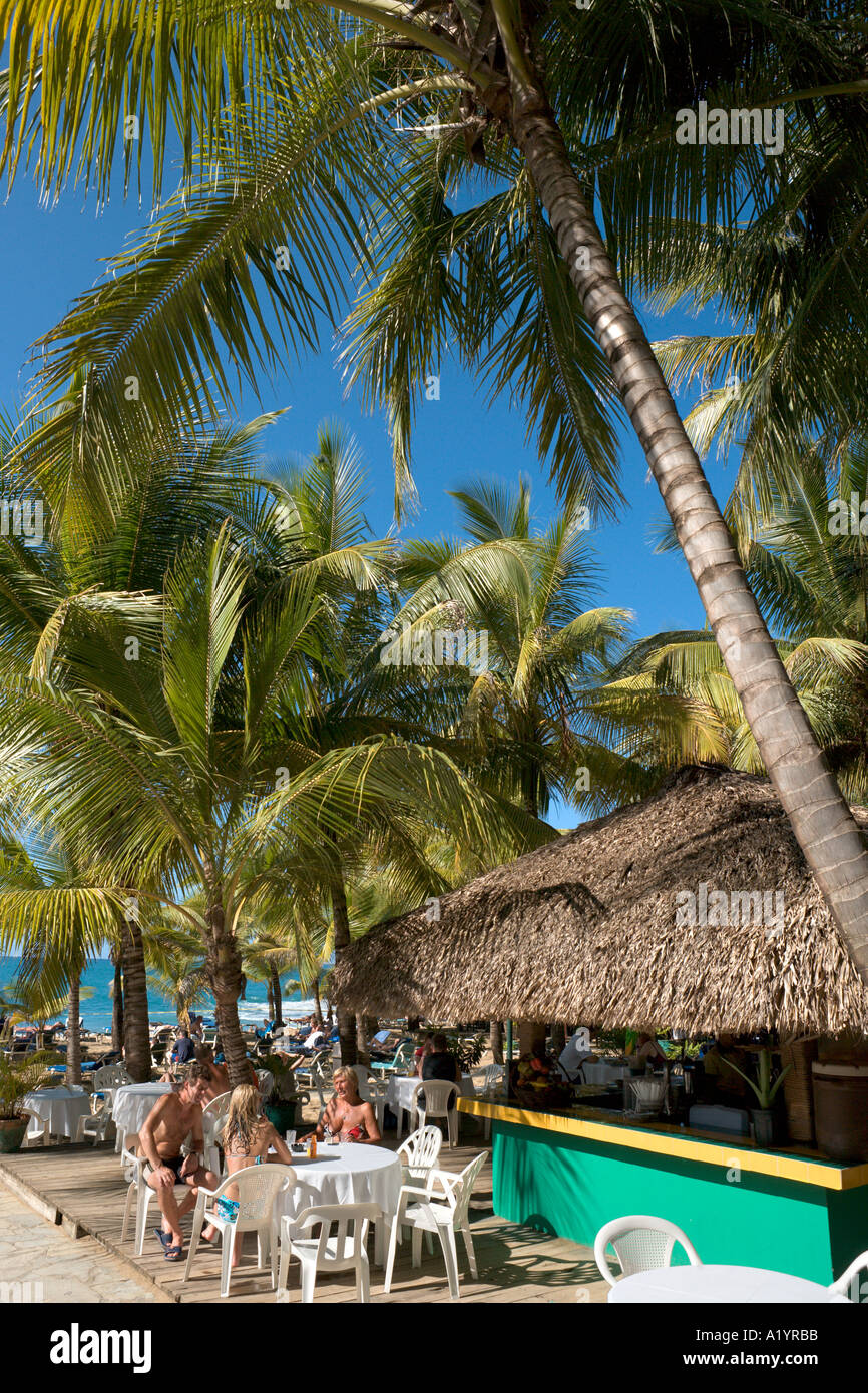 Bar en la playa, Casa Marina Reef Hotel, Sosúa, Puerto Plata, Costa Norte, República Dominicana Foto de stock