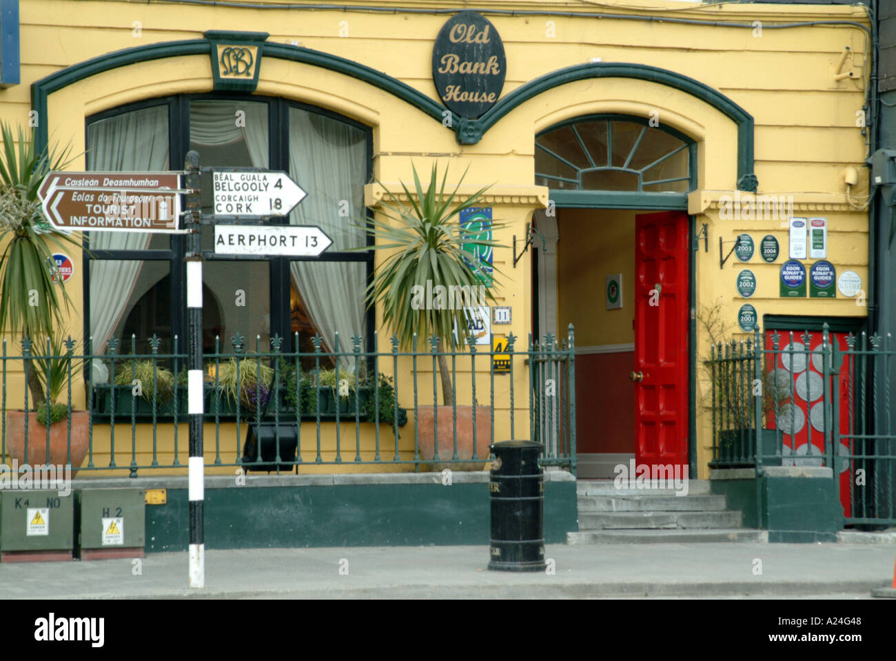 Kinsale County Cork sur de Irlanda Eire ue el antiguo Banco Casa Foto de stock