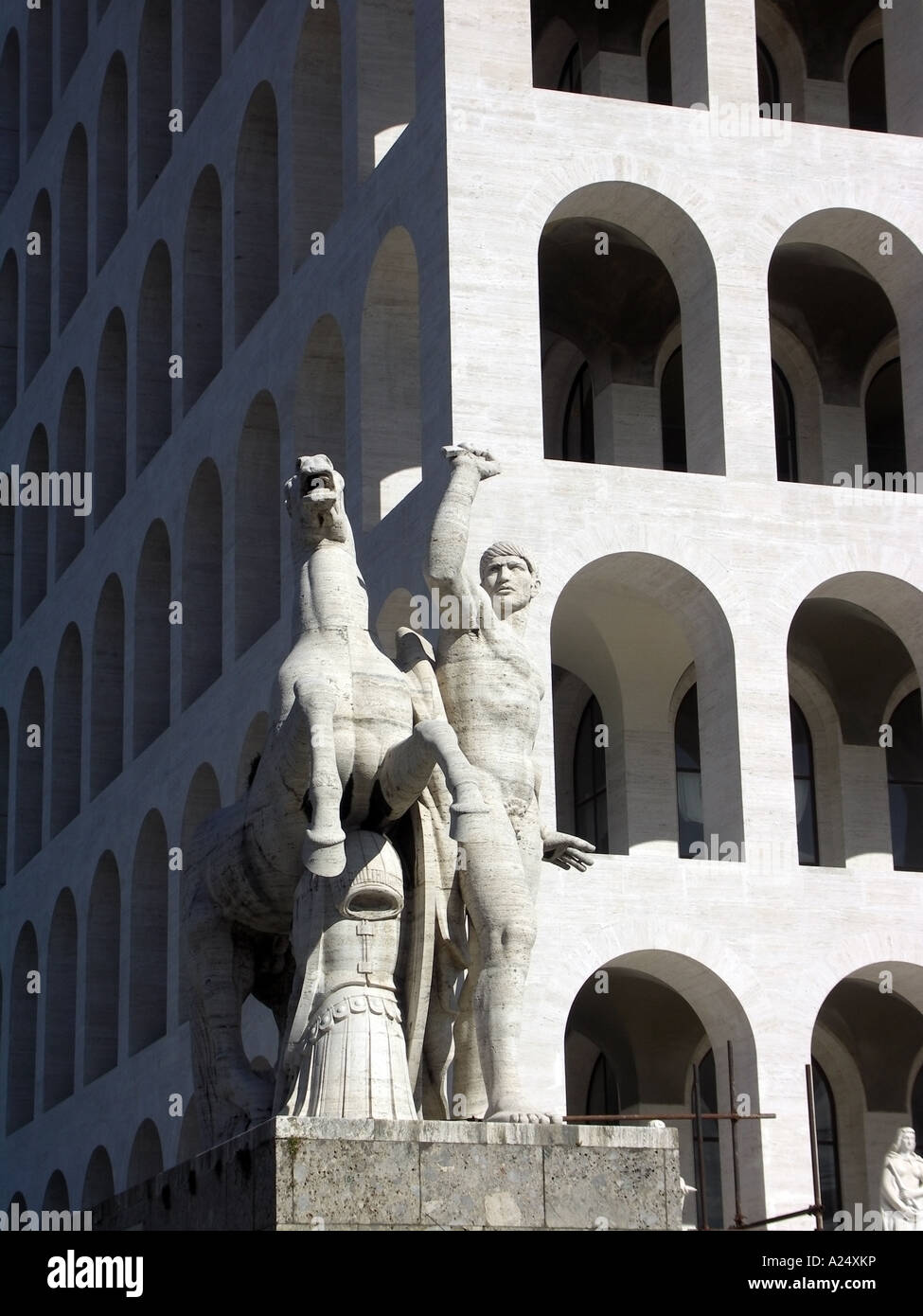 Roma , Italia fascista, EUR, la arquitectura y la escultura, el palacio de la nación, el mediterraneo Foto de stock