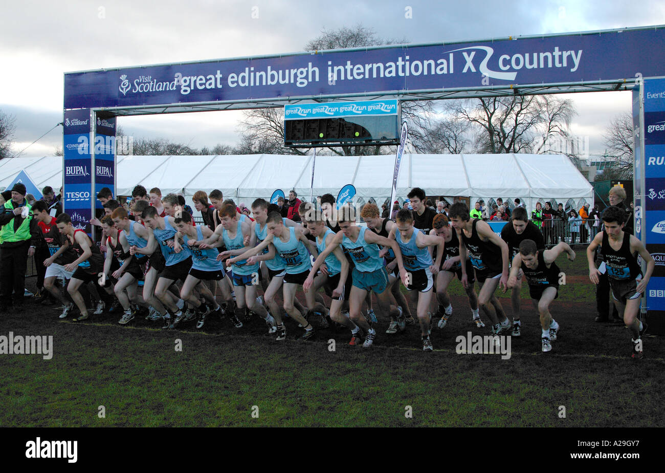 Junior carrera cross country, Edimburgo, Escocia, Reino Unido, Europa, Foto de stock