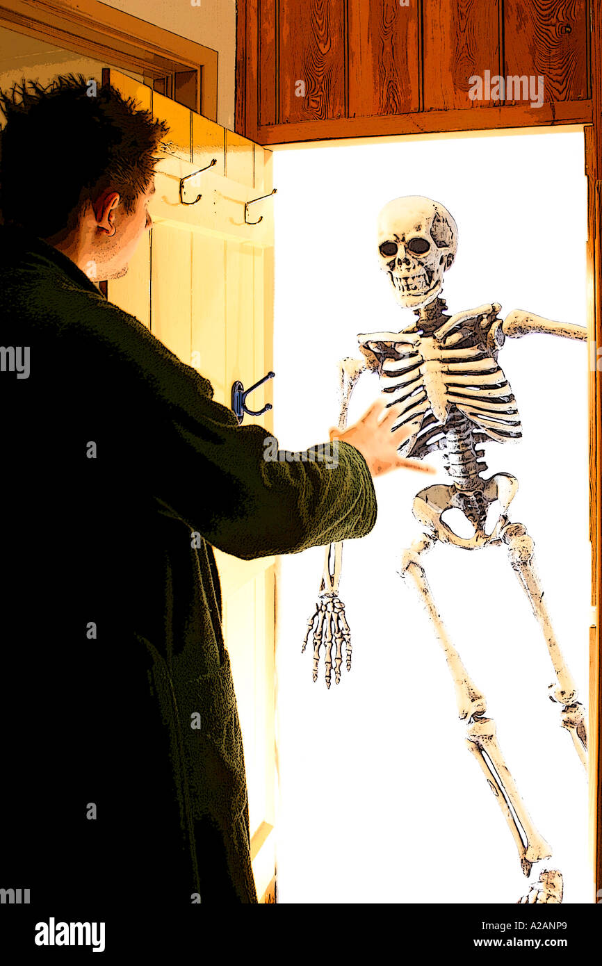 El esqueleto en el armario Fotografía de stock - Alamy
