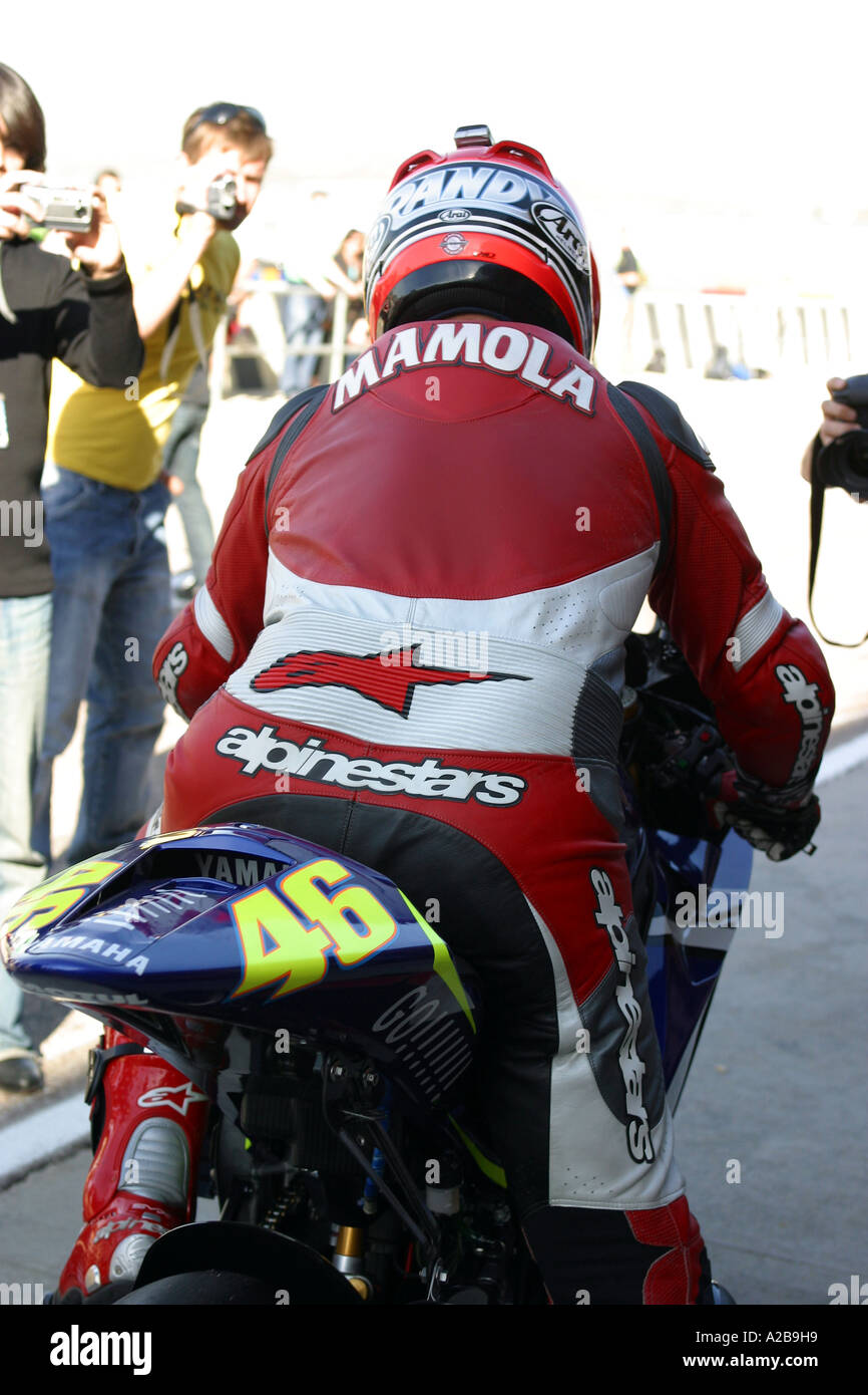 Randy Mamola American 500cc moto prueba ciclista caballo Valentino Rossi,s  Yamaha M1 en España Fotografía de stock - Alamy