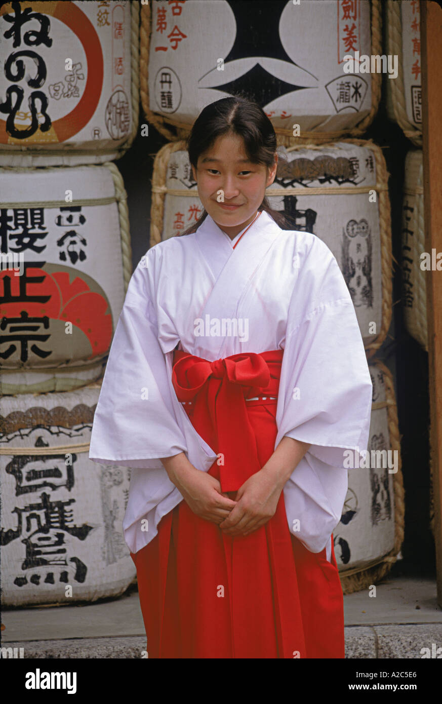 Close-up de joven con vestimentas nativas en Kobe, Japón. Foto de stock