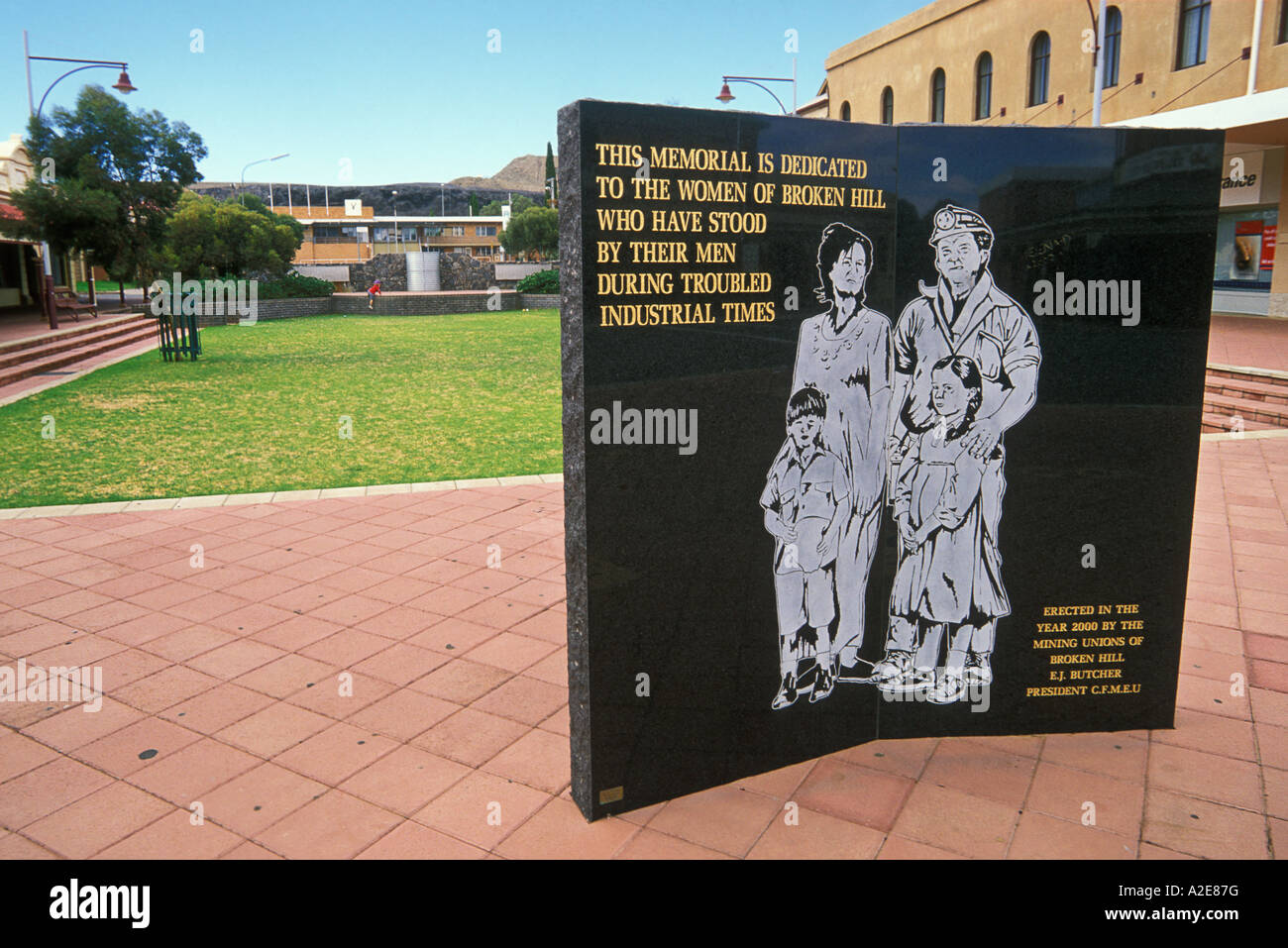 Memorial de Working Mens esposas en Broken Hill el famoso pueblo minero en el lejano oeste de Nueva Gales del Sur, Australia Foto de stock