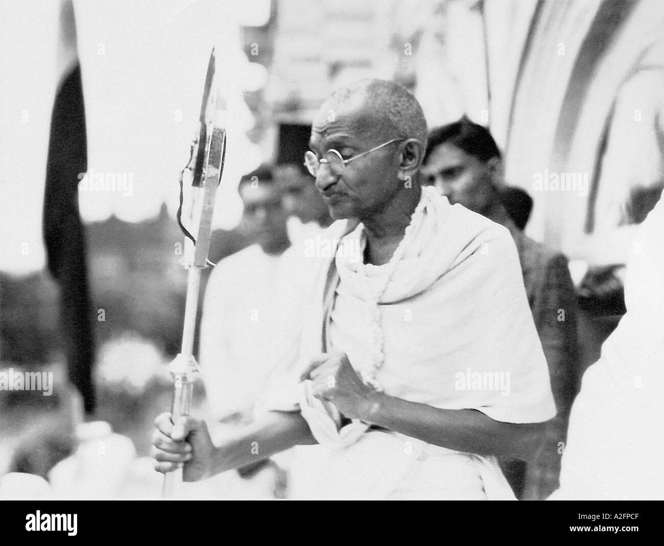 Mahatma Gandhi en el día de su partida a Inglaterra en Azad Maidan Mumbai Bombay Maharashtra India 29 de agosto de 1931 vieja foto vintage 1900s Foto de stock