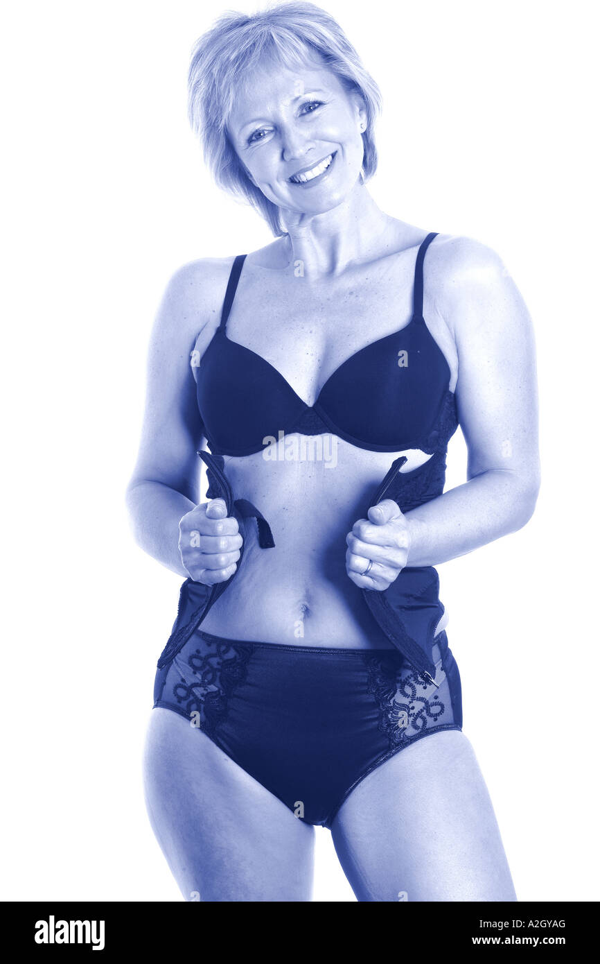 Mujer madura en modelo de ropa interior suelta de escultura corporal  Fotografía de stock - Alamy