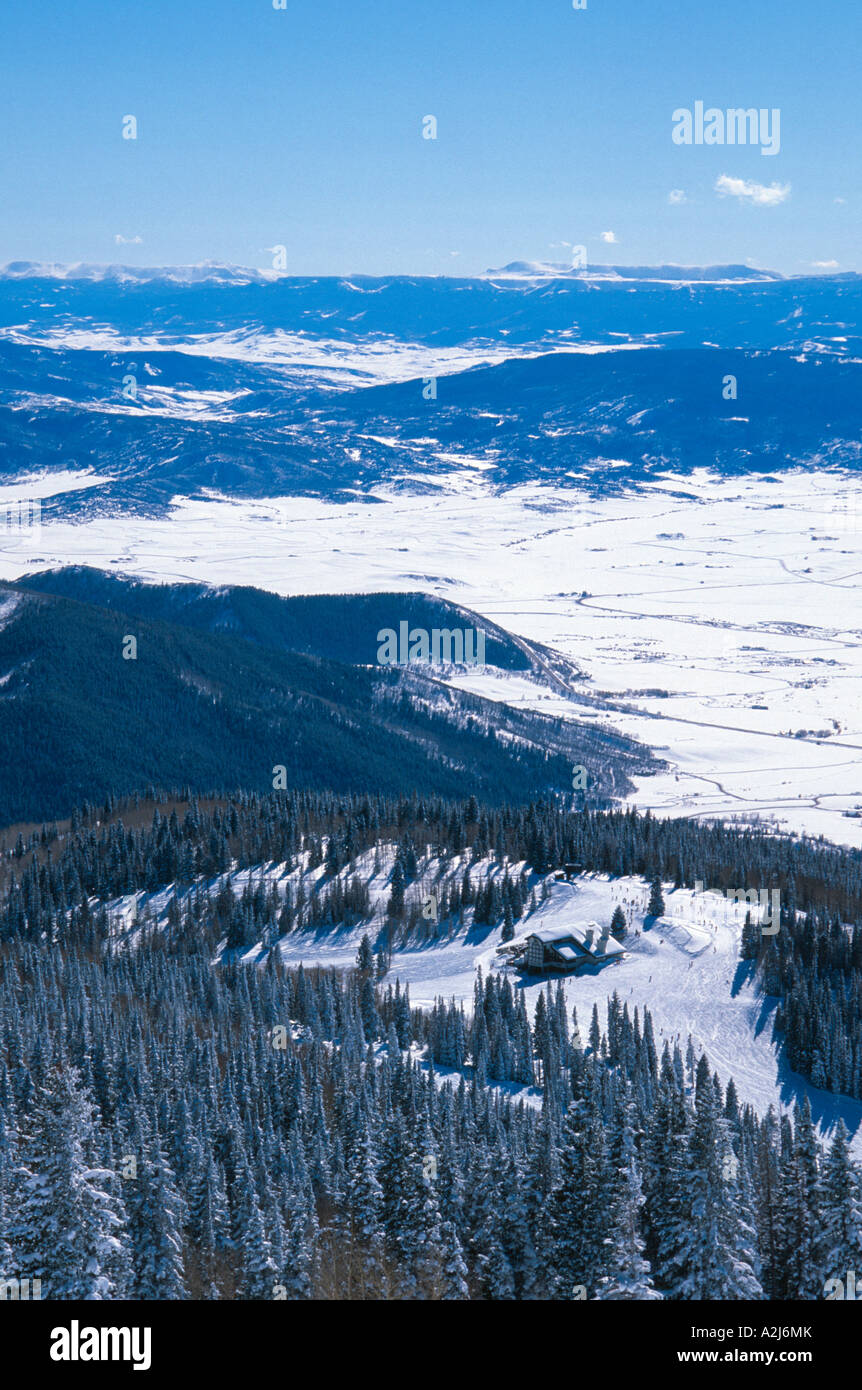 Caballete Rendezvous hotel de esquí y las montañas Flattops Steamboat Springs Colorado, EE.UU. Foto de stock