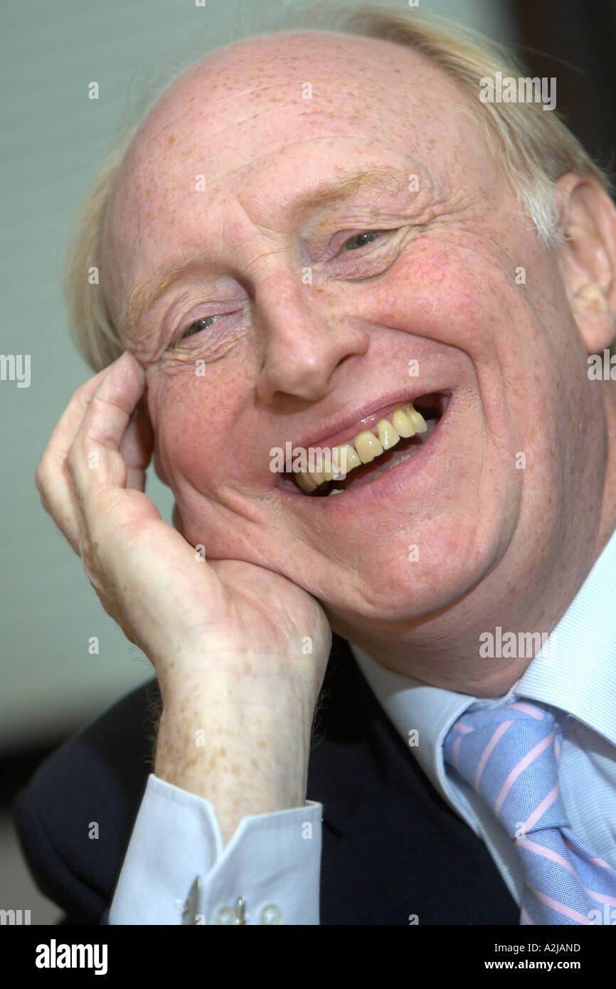 Ex dirigente del partido laborista, Europen Comisario Neil Kinnock Foto de stock