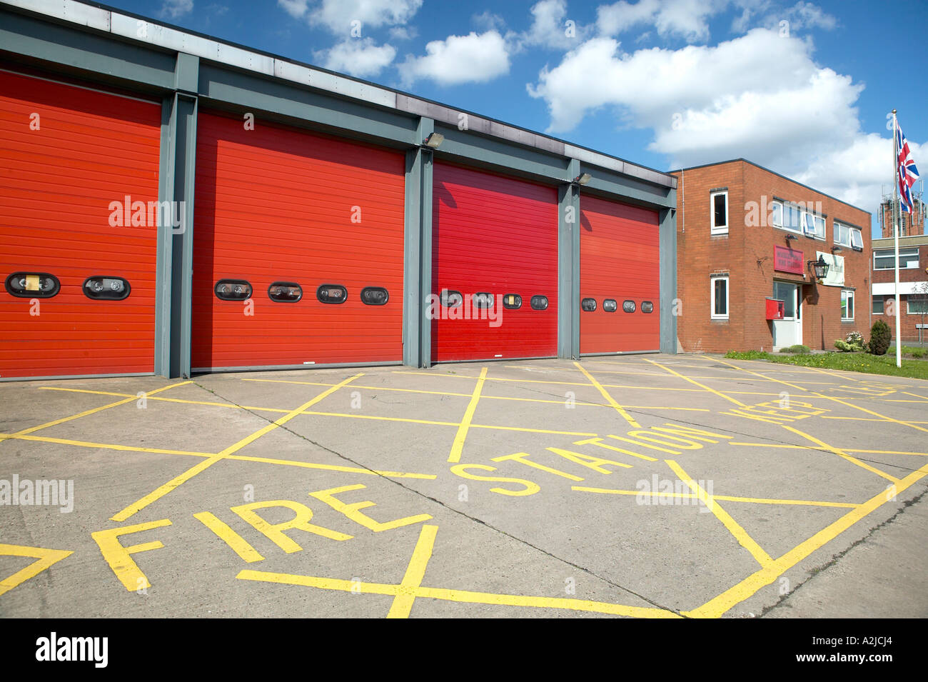 Exterior de una estación de bomberos en Birmingham, Reino Unido. Foto de stock