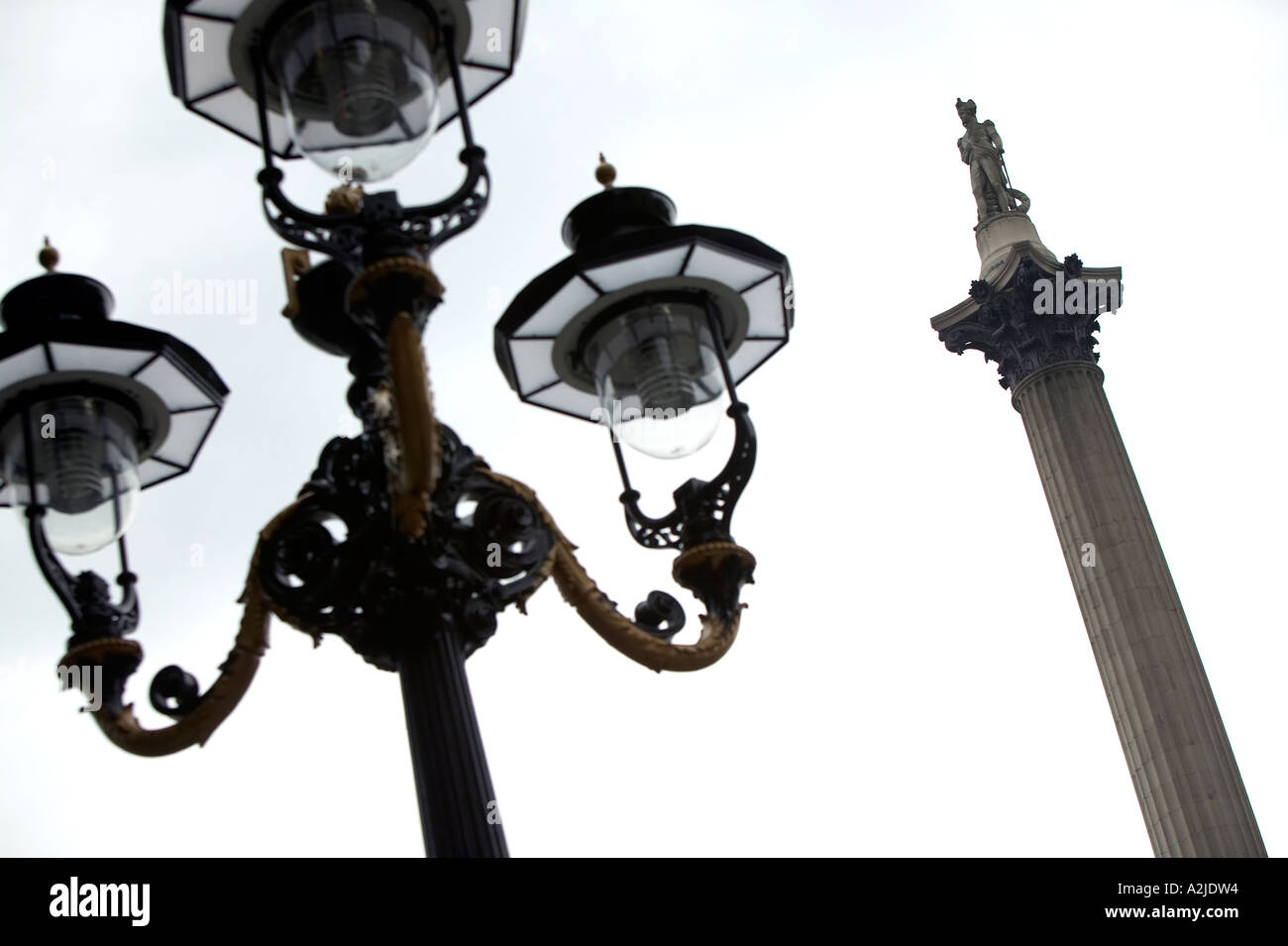 Londres, Reino Unido. Columna Nelsons, Trafalgar Square en un día lluvioso. Foto de stock