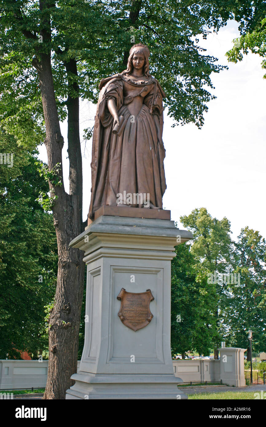 BRD Alemania Brandenburgo Oranienburg Princesa de Oranienburg estatua Foto de stock