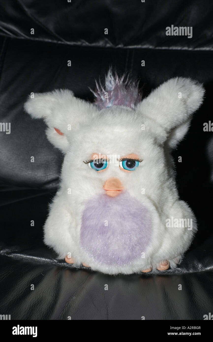 Furby con ojos azules fotografías e imágenes de alta resolución - Alamy