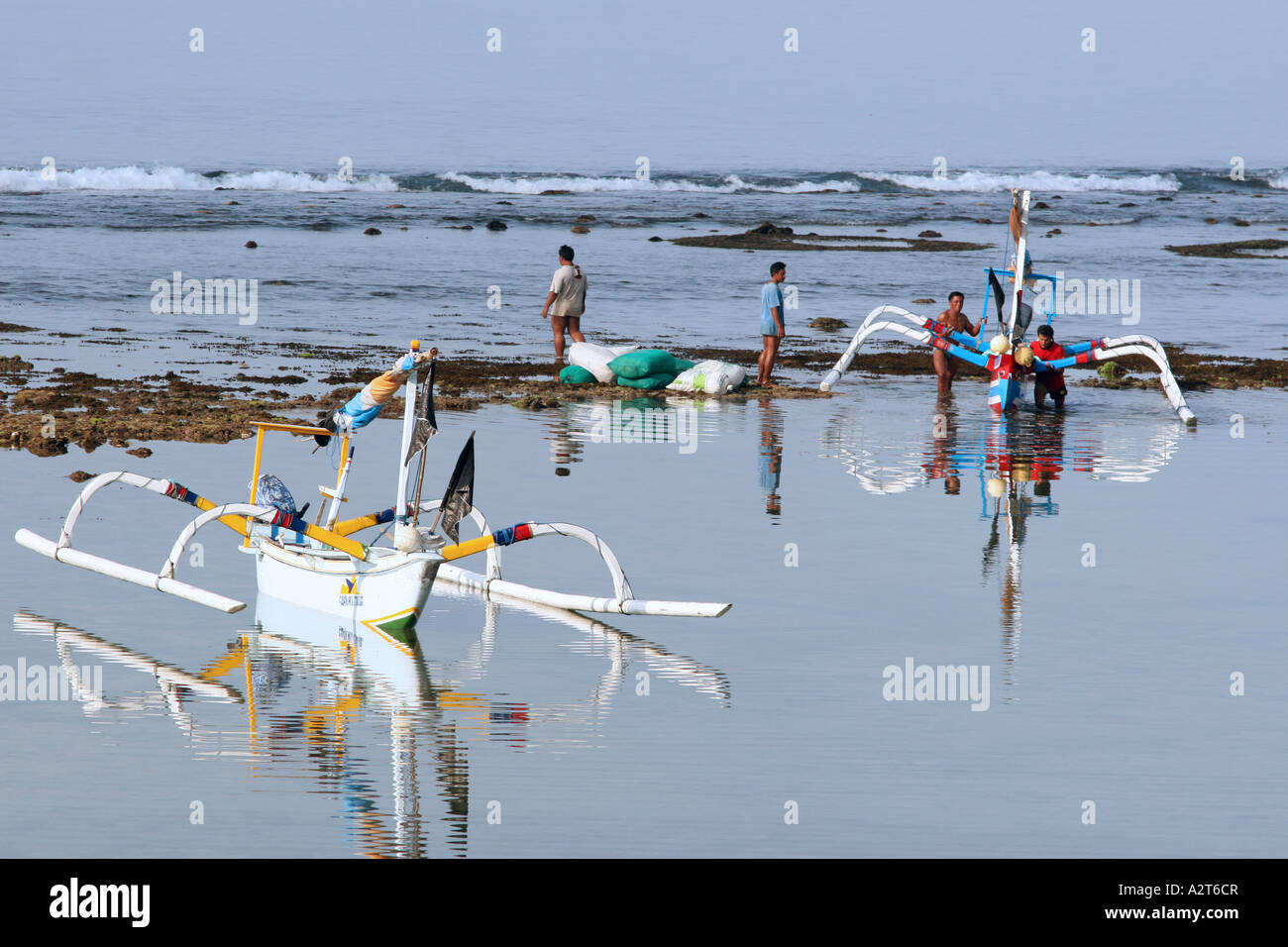 Los pescadores regresaban de pesca balinesa Foto de stock