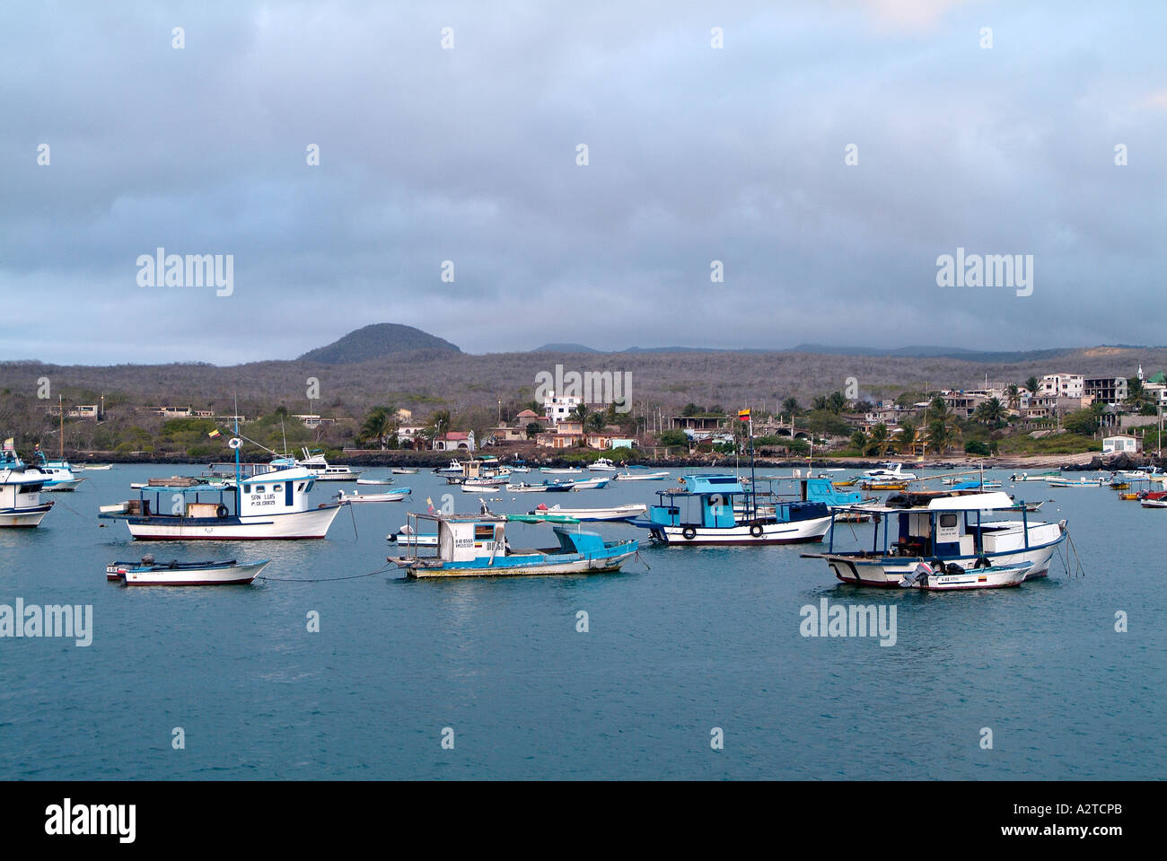 Ensenada Puerto Baquerizo Moreno en la Isla San Cristóbal, Galápagos  Fotografía de stock - Alamy