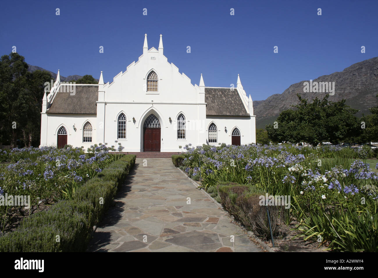 La Influencia holandesa en la arquitectura en torno al vino sudafricano región Foto de stock