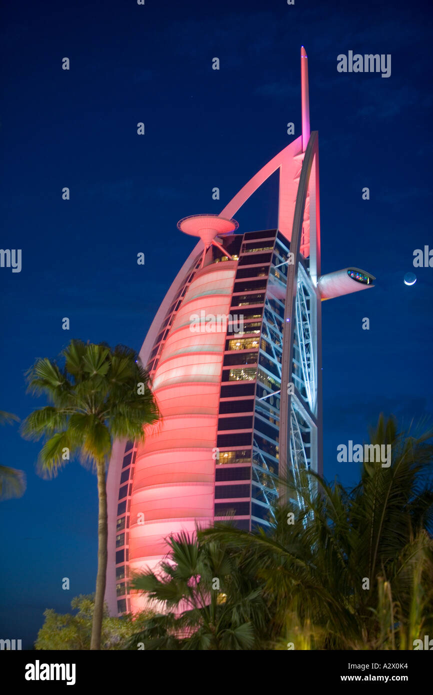 Burj Al Arab' Hotel con 'luna creciente' de Dubai EMIRATOS ÁRABES UNIDOS  Fotografía de stock - Alamy