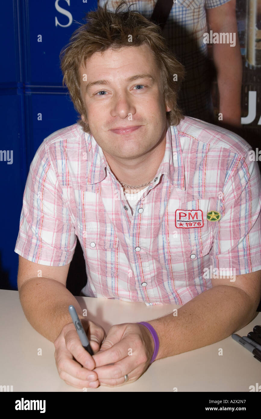 Jamie Oliver, firma de libros Centro Trafford Manchester Foto de stock