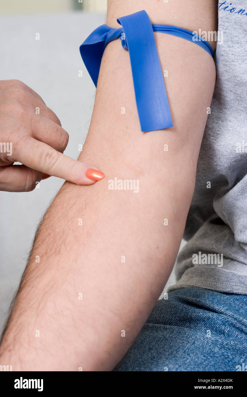 Sacar sangre fotografías e imágenes de alta resolución - Alamy