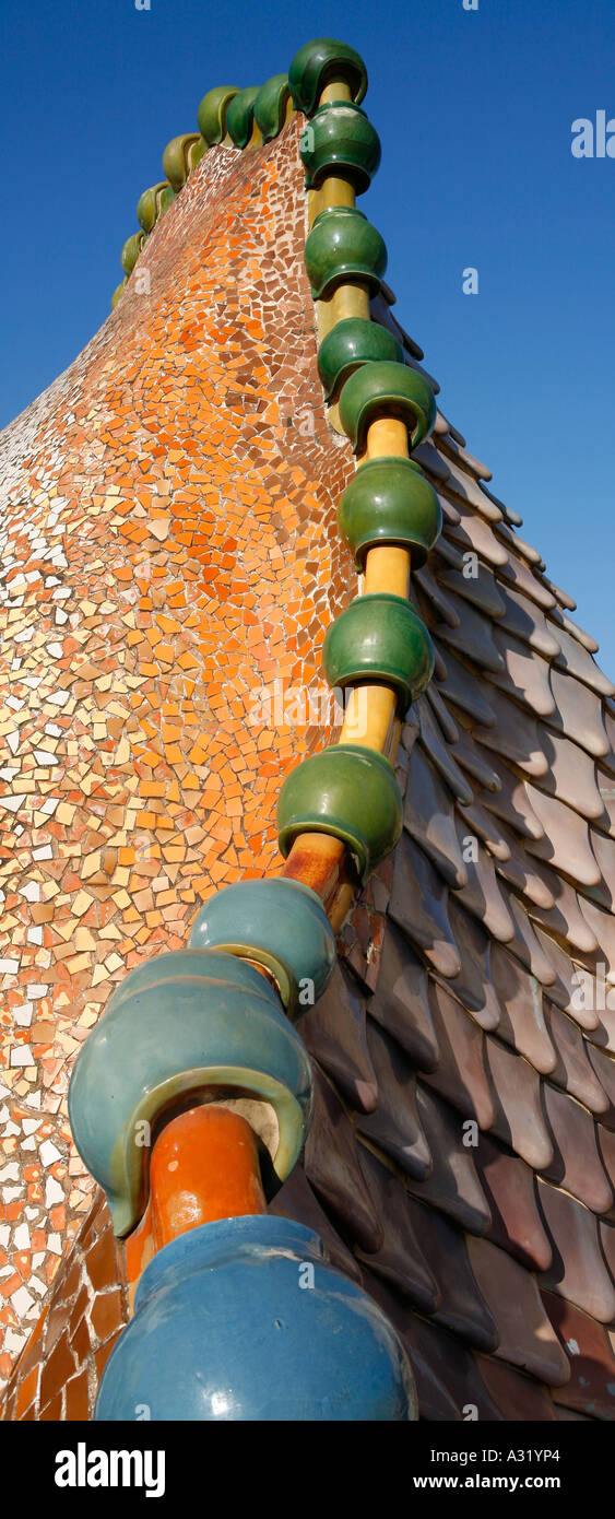 Detalle del techo de estilo reptil en Casa Batlló, Barcelona Foto de stock