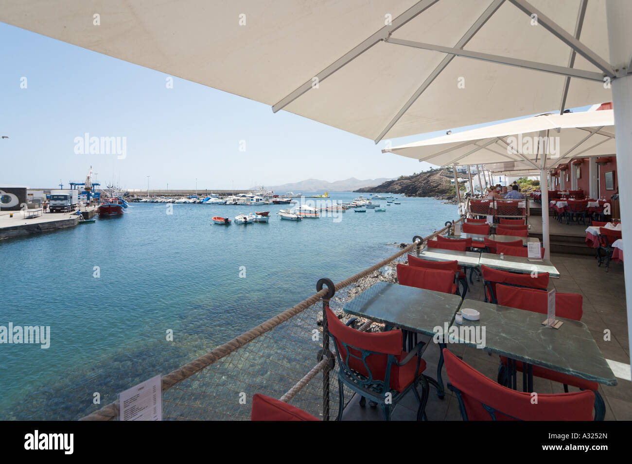 Puerto del carmen harbour traditional fotografías e imágenes de alta  resolución - Alamy