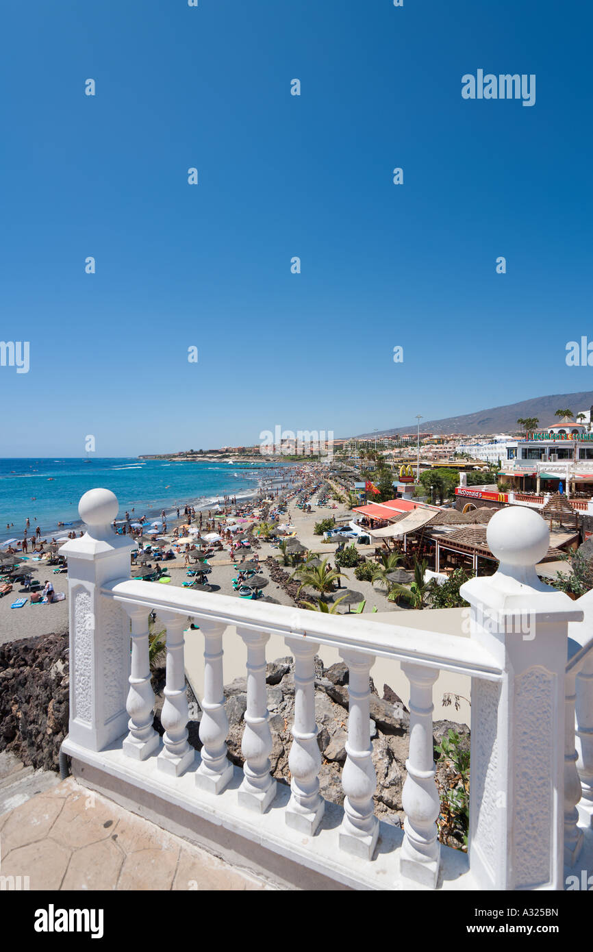 La playa y el paseo marítimo, la playa de Torviscas, Costa Adeje, Playa de las Americas, Tenerife, Islas Canarias, España Foto de stock