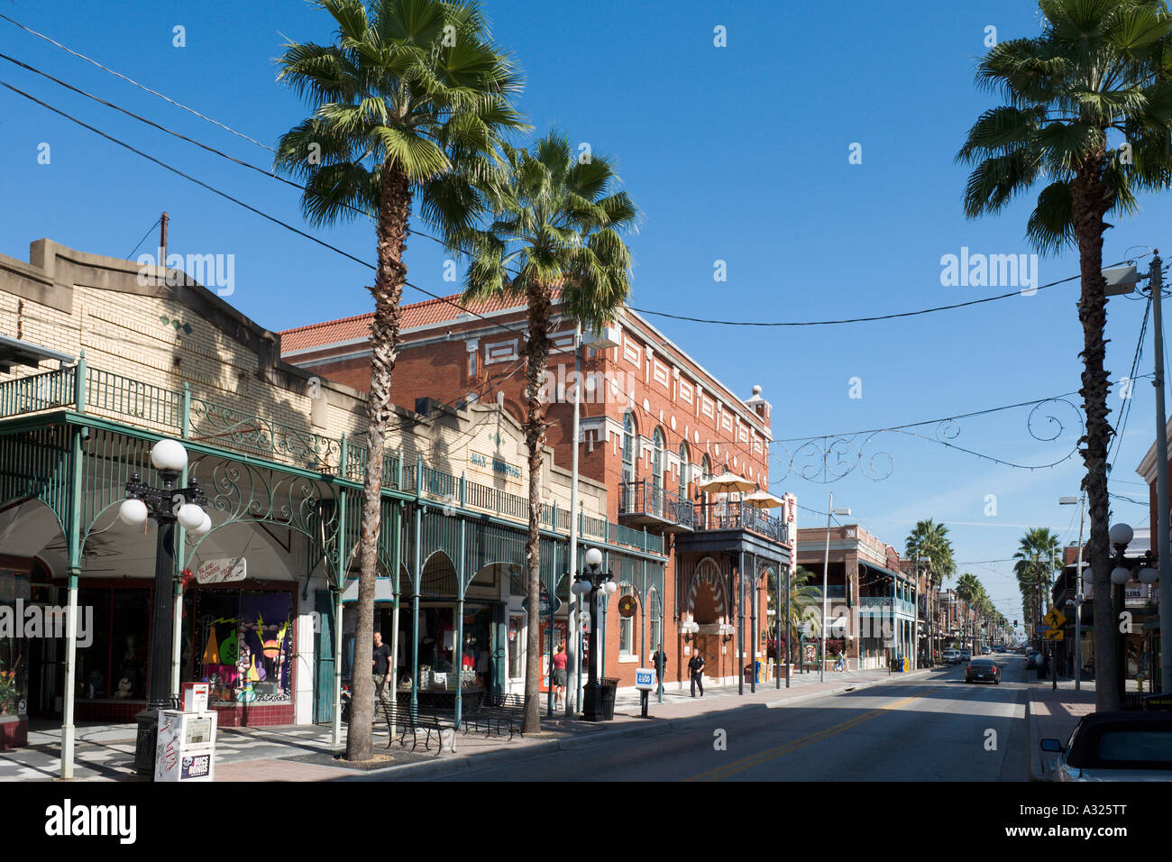 Calle típica, Centro Histórico Ybor City, Tampa, la Costa del Golfo, Florida, EE.UU. Foto de stock