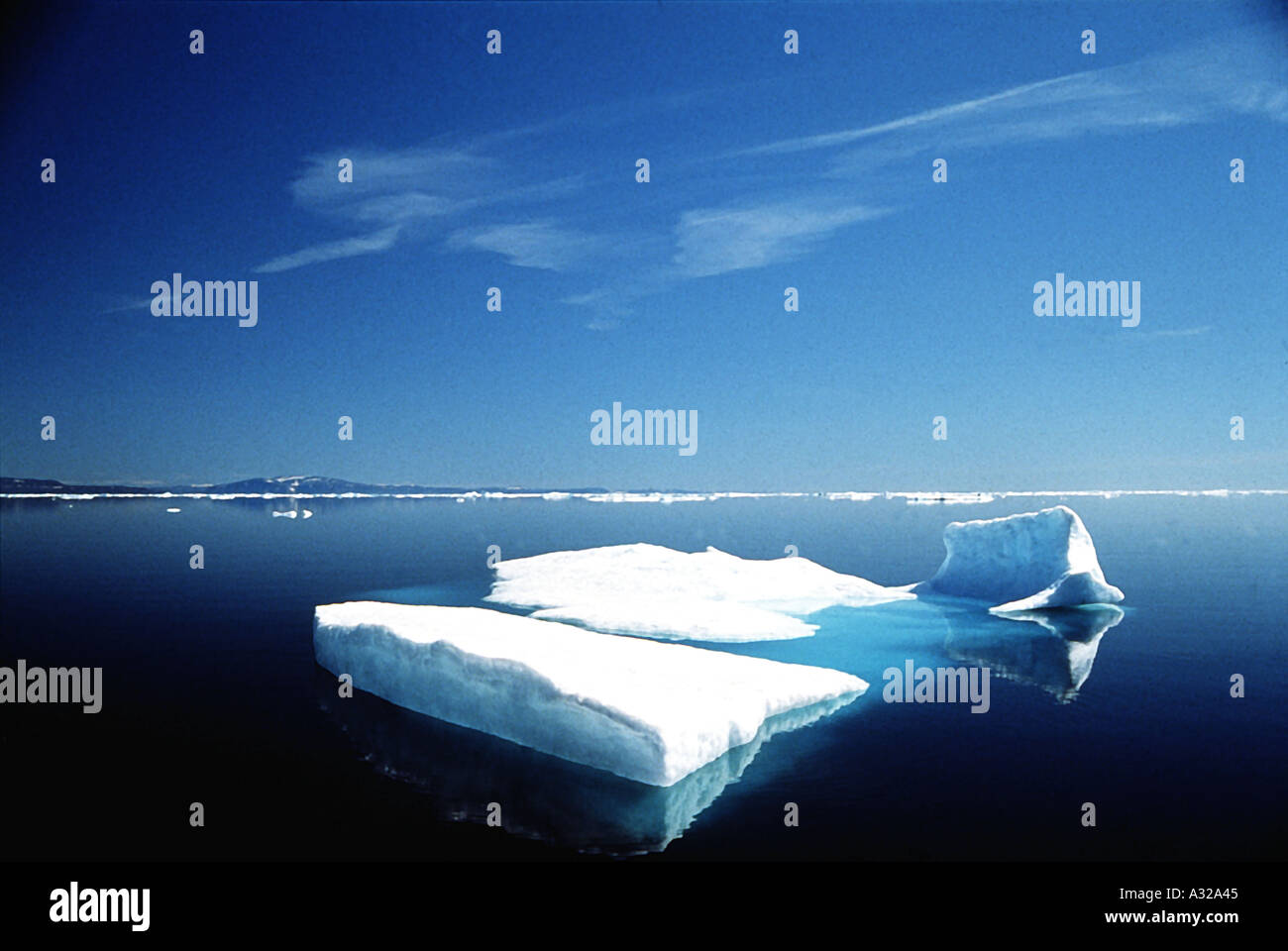 Iceberg flotante Ice Floe Baffin Island Canadá Norteamérica Foto de stock