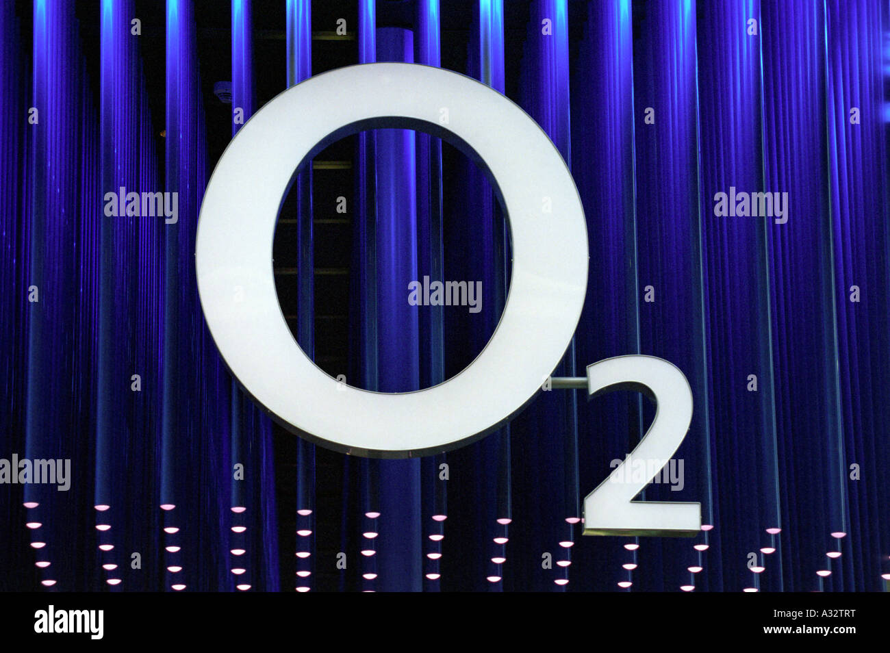 CeBIT 2005 - Logotipo de O2, Hannover, Alemania Foto de stock