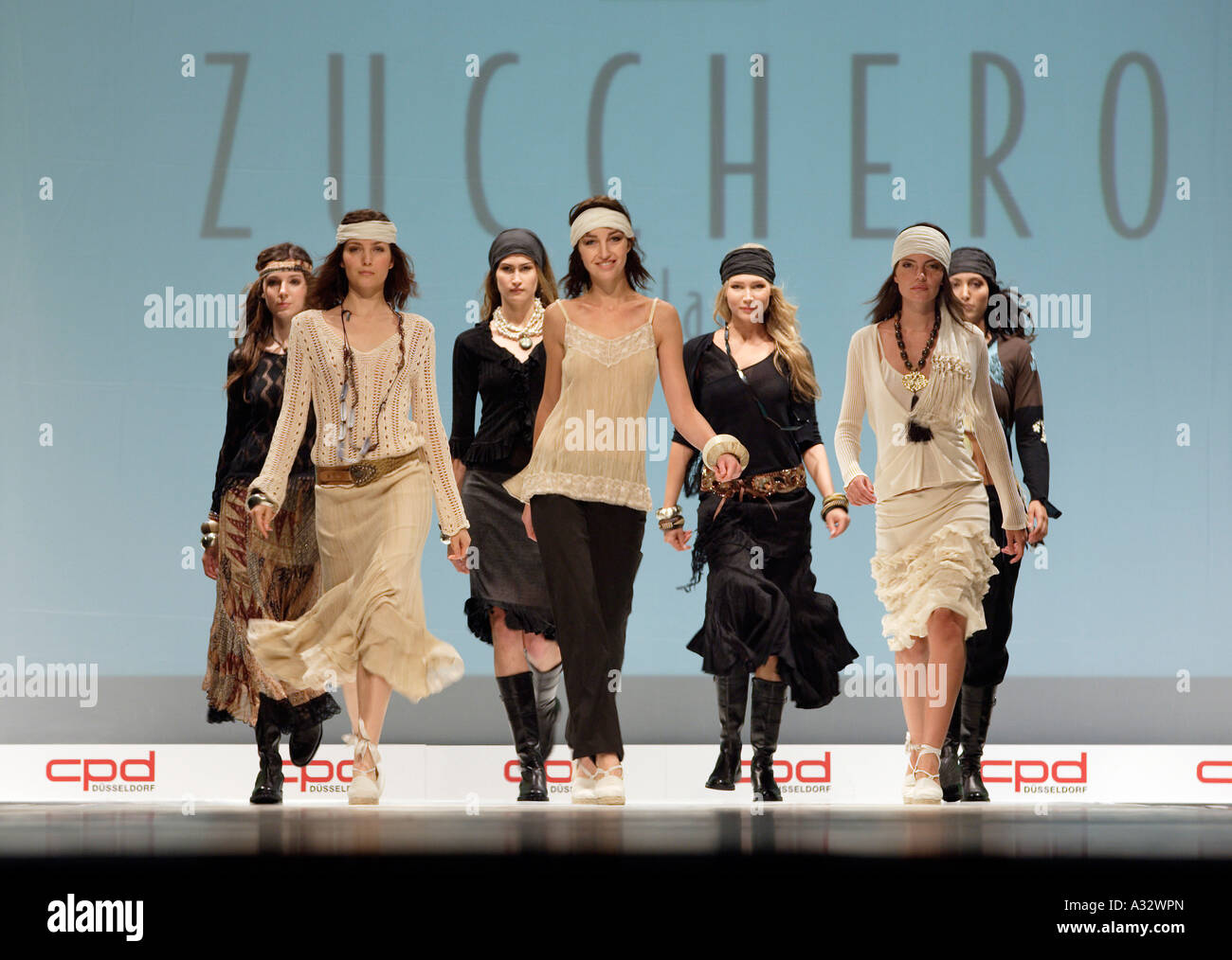 Las colecciones de Fashion show estrena Duesseldorf - CPD, Duesseldorf, Alemania Foto de stock