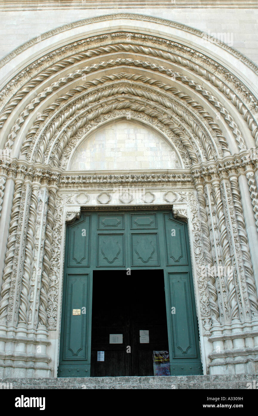 Portal de la Iglesia de San Fortunato de Todi Italia Fotografía de