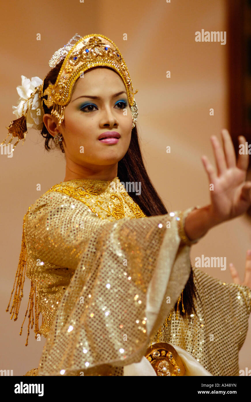 Realizar la bailarina Mas Layang, Kuala Lumpur, Malasia Foto de stock