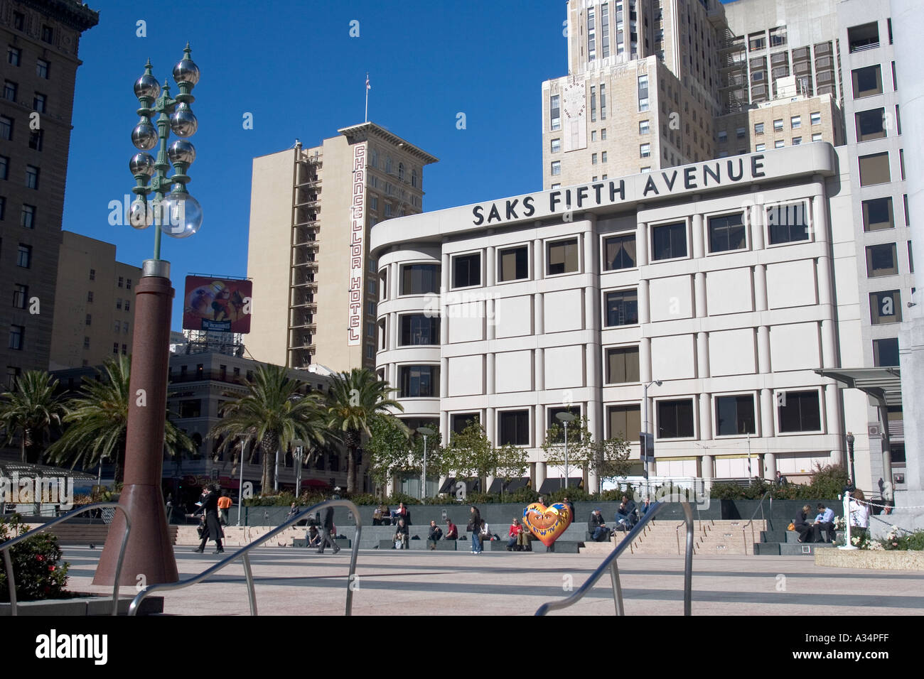 Saks Fifth Avenue Union Square en San Francisco, California, EE.UU ...