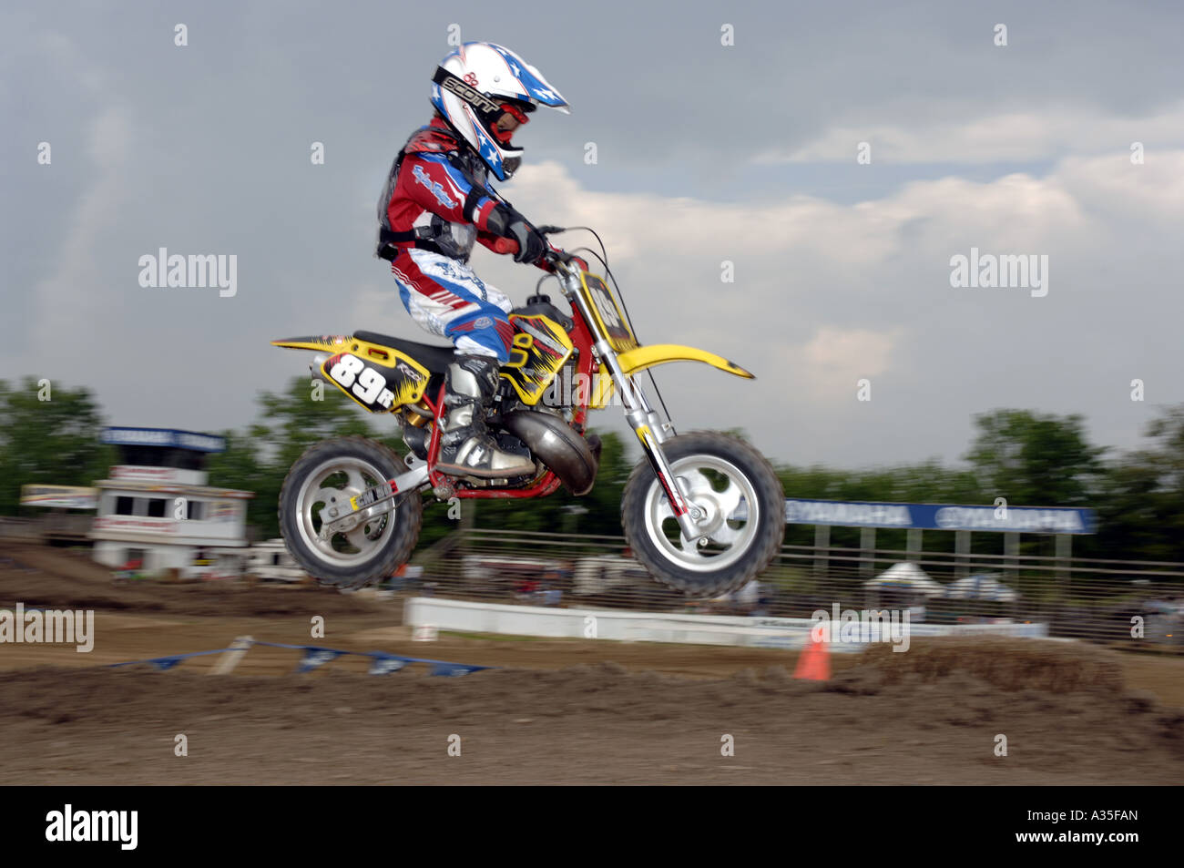 6 año de edad Ricci Randanella carreras Peewee MX 4 6 Clase carrera en una  moto Honda 50cc Fotografía de stock - Alamy
