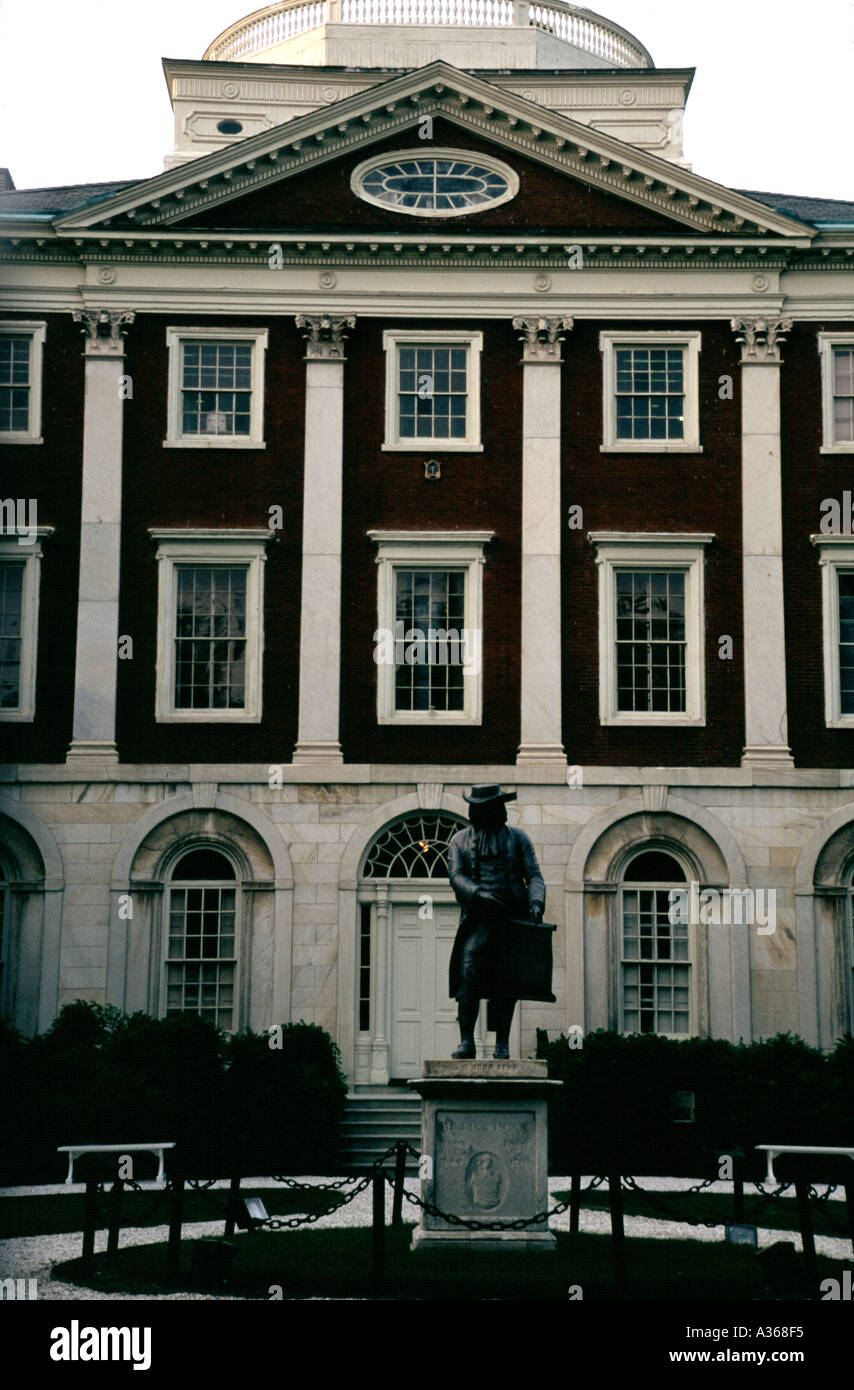 Pennsylvania Hospital America s primer hospital fundado 1751 en Filadelfia,  Pensilvania, con una estatua de William Penn fuera fr Fotografía de stock -  Alamy