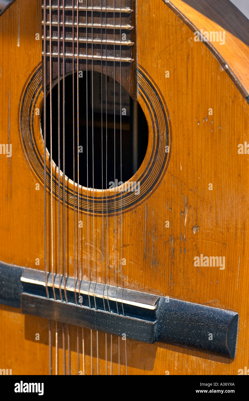 Close-up de una bandurria, instrumento guitarra 12 cuerdas originarias de  España en la época medieval. Utilizado principalmente en la música  folklórica Fotografía de stock - Alamy