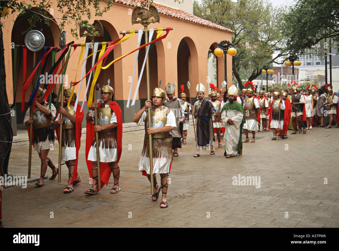 San Antonio Texas hispanos recrean Passion Play en la Pascua como
