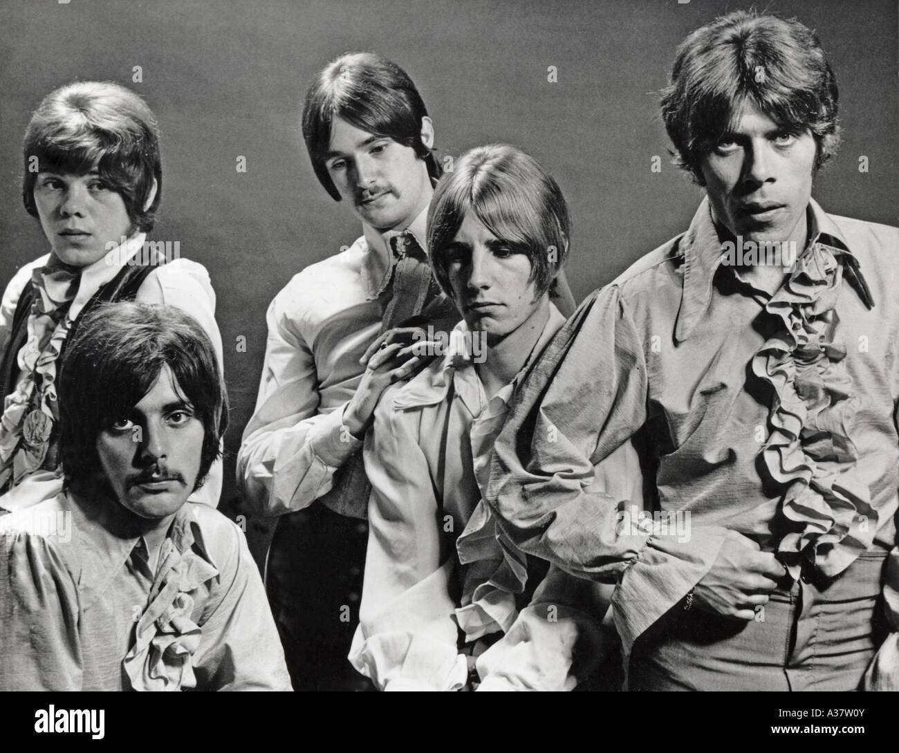 STATUS QUO Pro motional foto de grupo británico en 1968 de l: Alan Lancaster, Juan Coughlan, Francis Rossi y Rick Parfitt, Roy Lyne Foto de stock