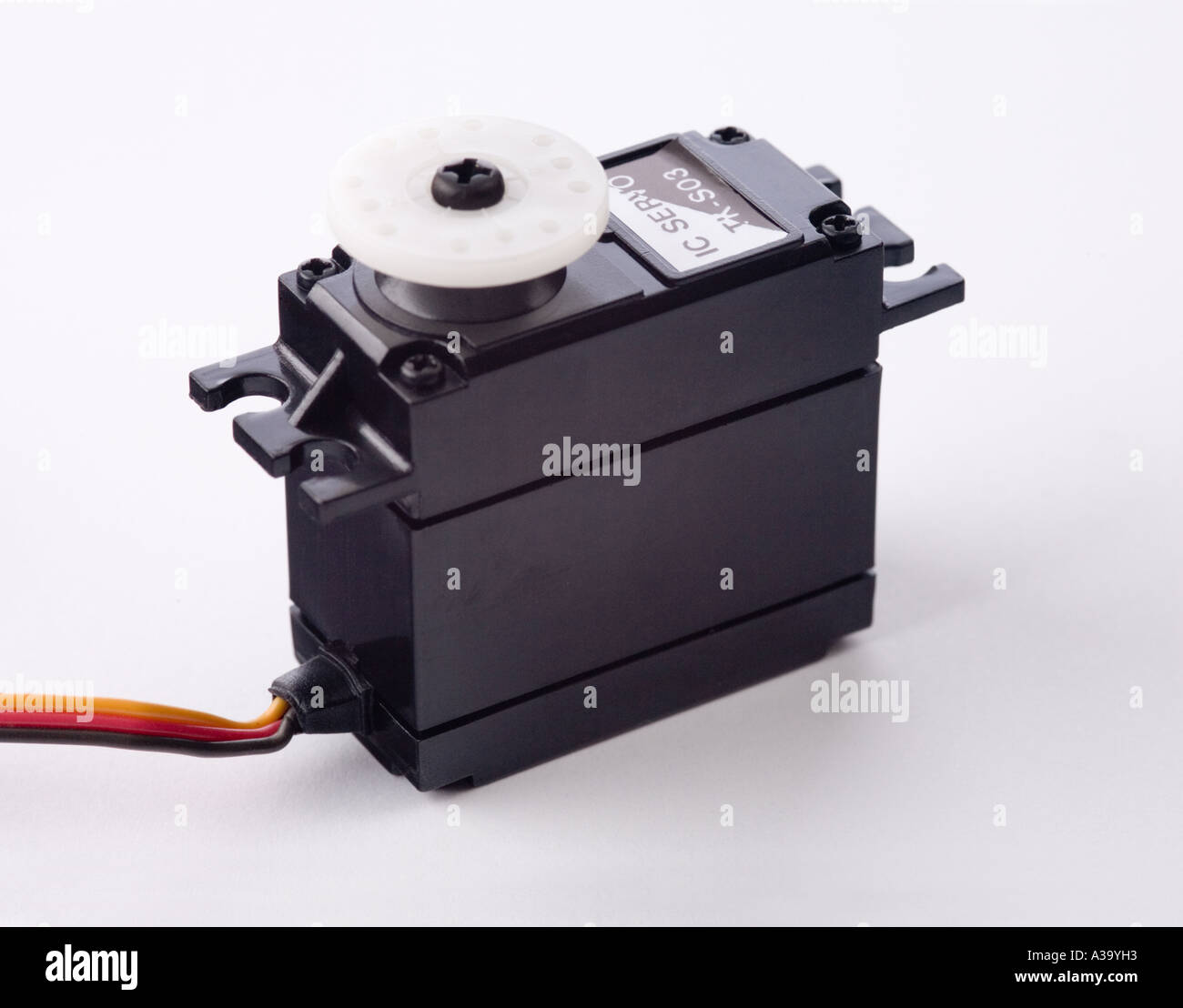 Servo motor usado para 'radio controlado los juguetes Fotografía de stock -  Alamy