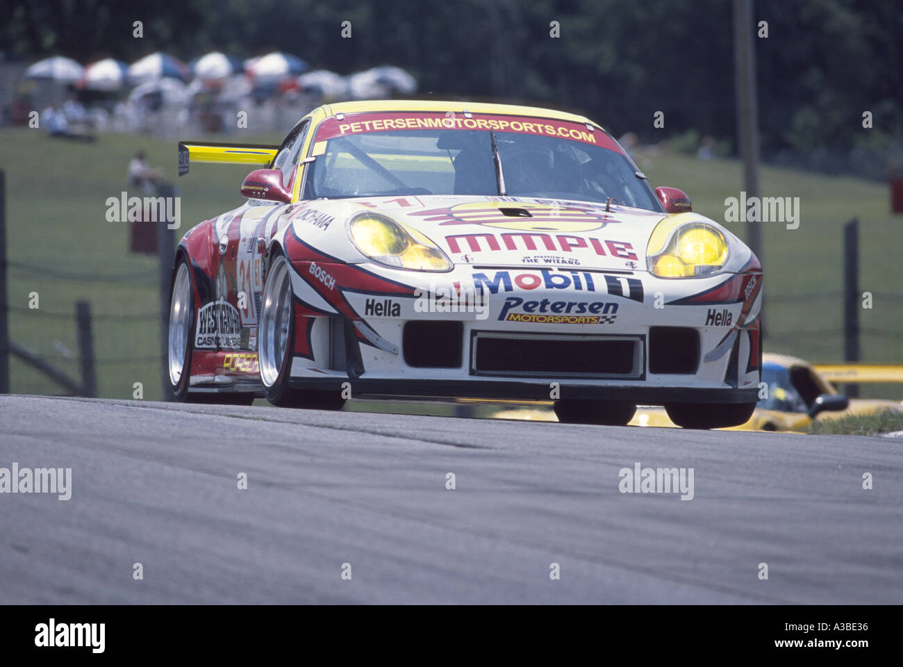 La Petersen Motorsports Porsche 911 GT3 RS carreras en Mid Ohio 2002 Foto de stock