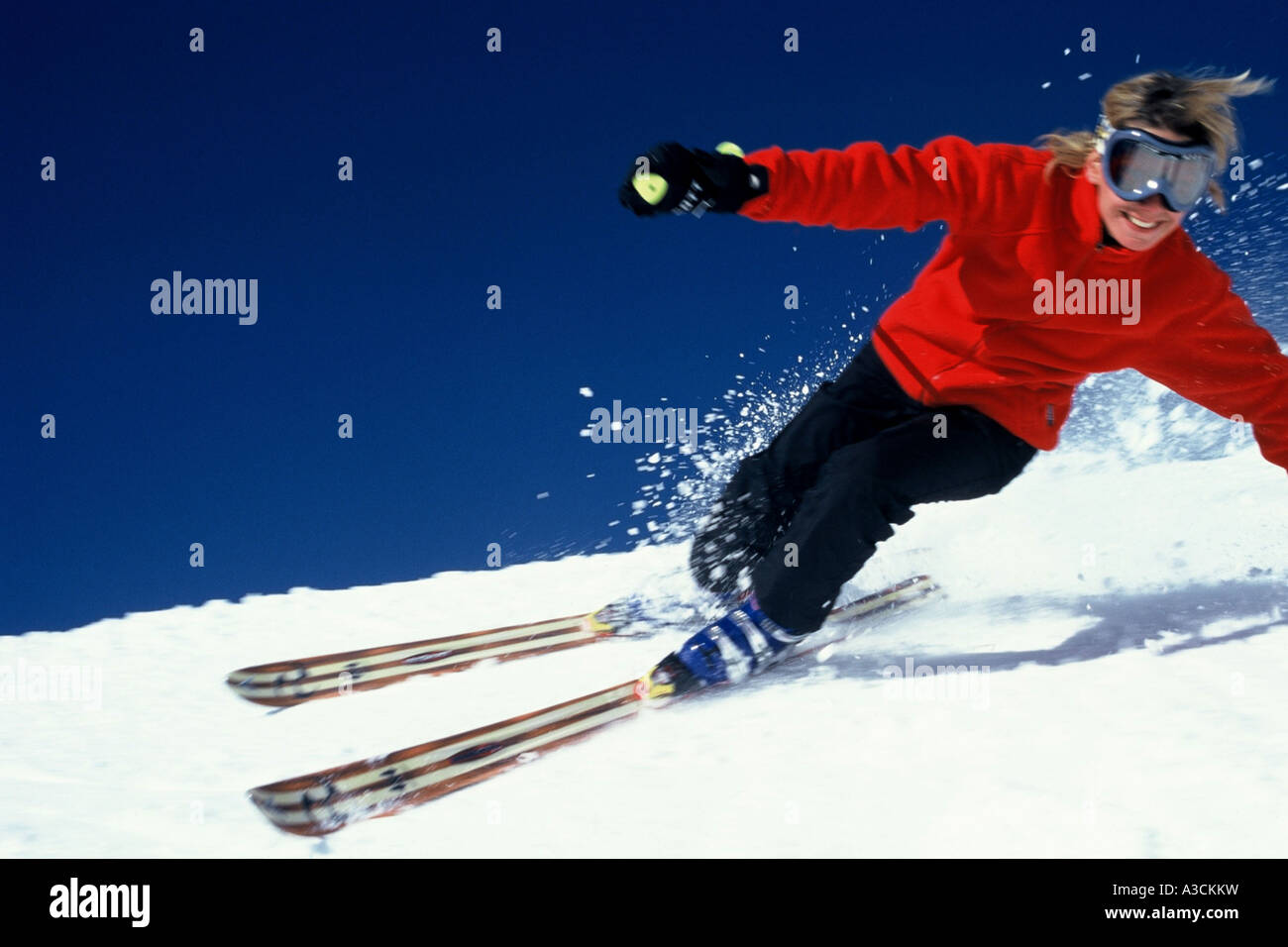 Esquiador femenina en la carrera, Francia, Alps Foto de stock