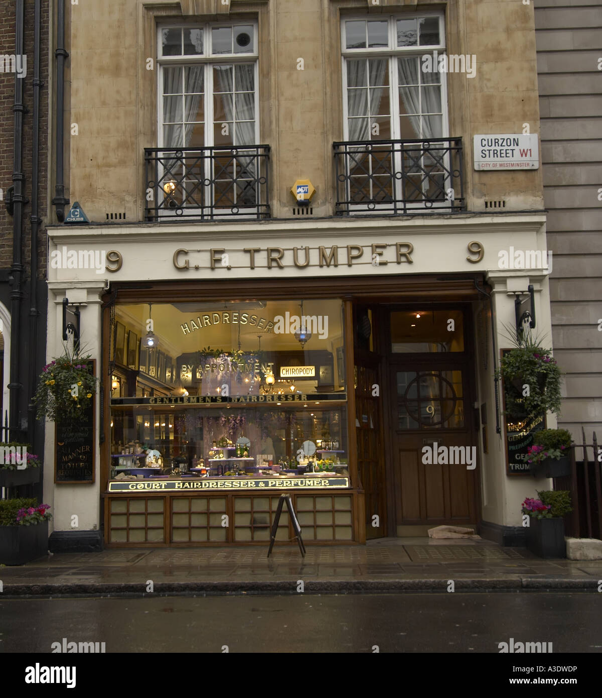 Geo Trumper tradicional fina señores s barber en Londres Curzon Street Foto de stock
