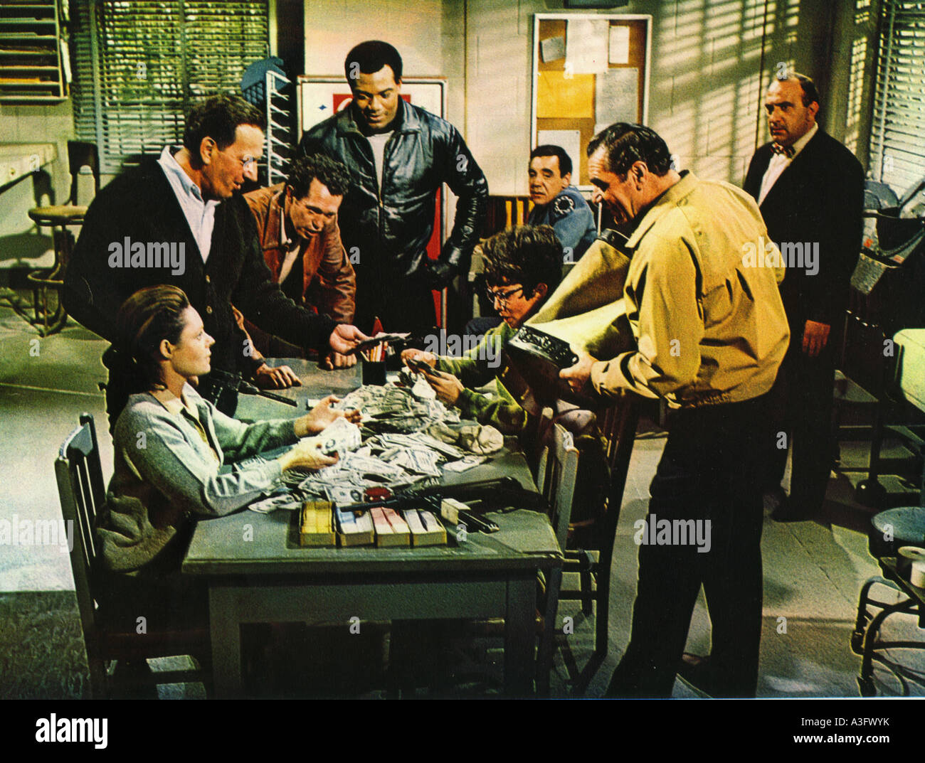 La división de 1968 MGM/espectro crimen film con Jim Brown (centro frente a la cámara) Foto de stock