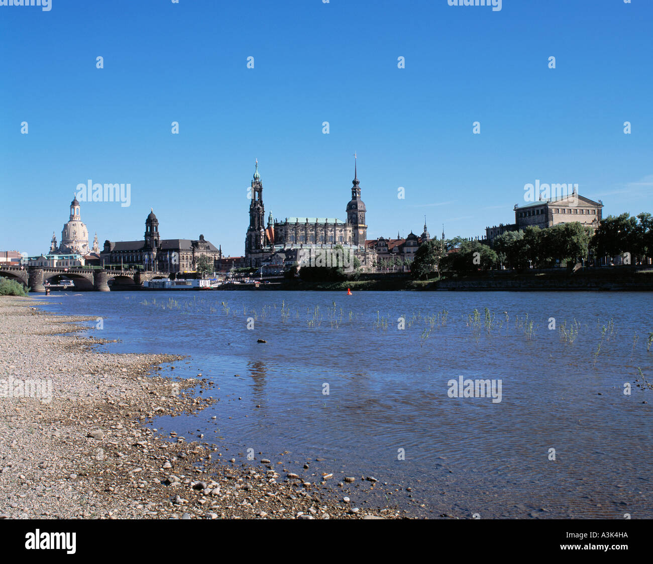 Canoletto-Blick en Dresden Frauenkirche, mit Hofkirche, Hausmannturm und Opera Semper Foto de stock