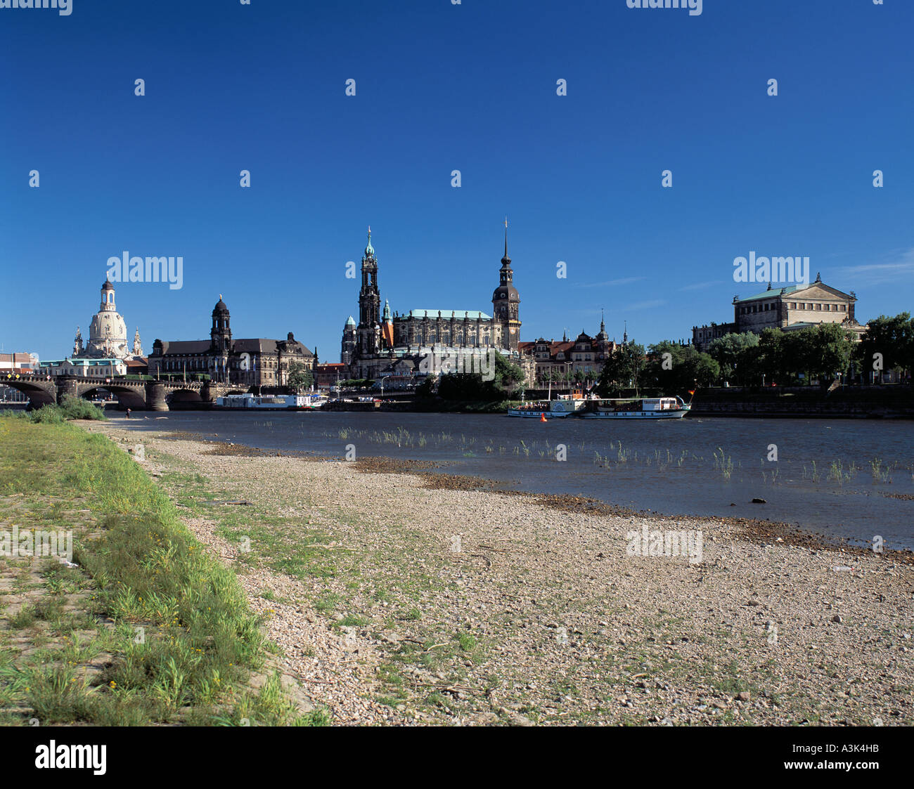 Canoletto-Blick en Dresden Frauenkirche, mit Hofkirche, Hausmannturm und Opera Semper Foto de stock