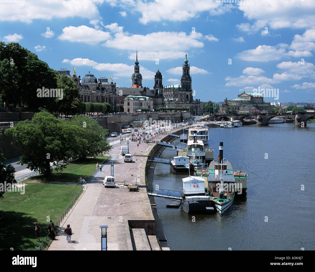 Mit Elbepromenade Altstadtpanorama von Dresden, Elba, Sachsen Foto de stock