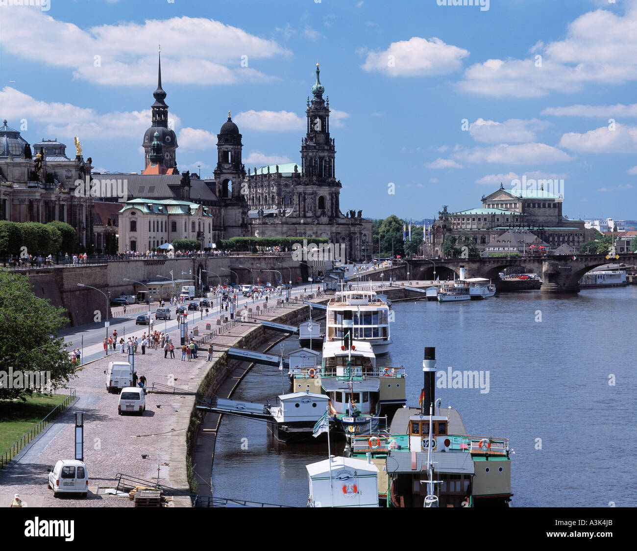 Mit Elbepromenade Altstadtpanorama von Dresden, Elba, Sachsen Foto de stock