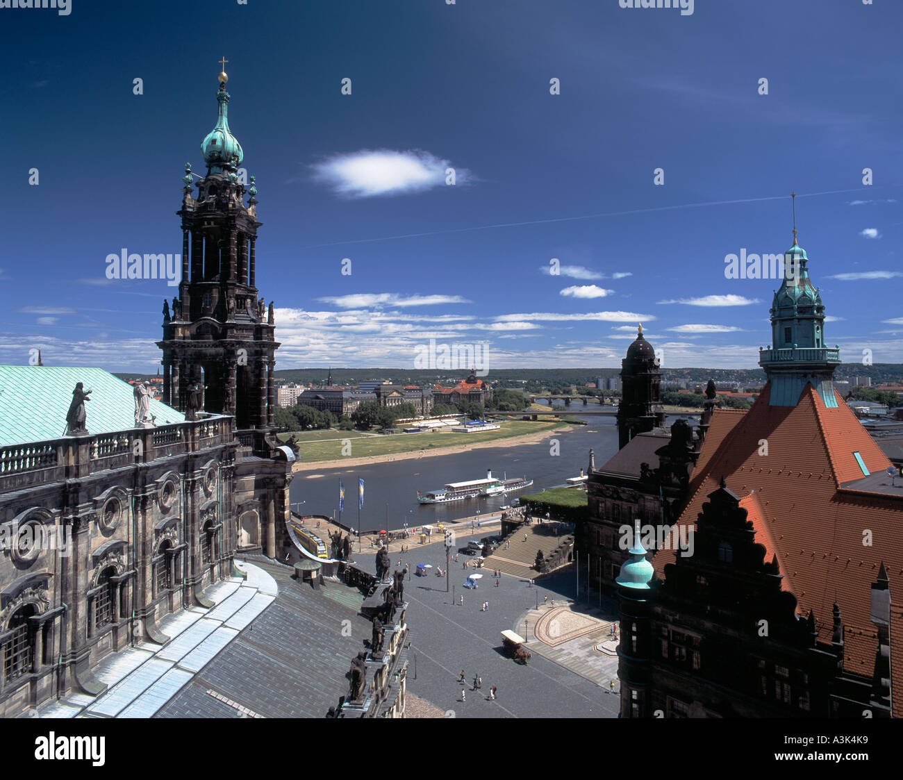 Mit Elbepromenade Altstadtblick und Hofkirche en Dresden, Elba, Sachsen Foto de stock