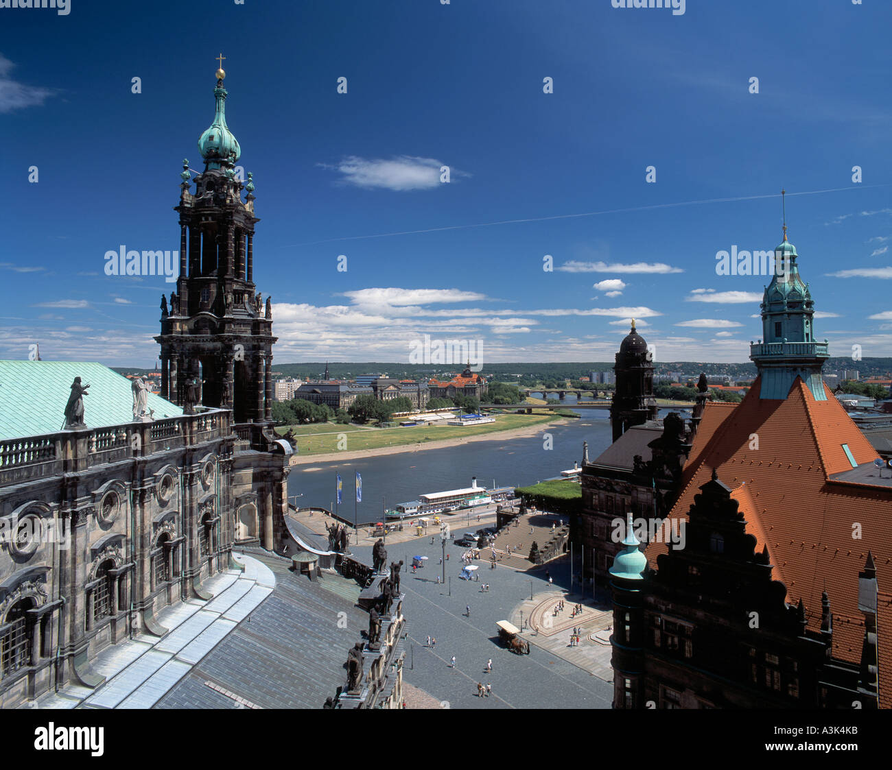 Mit Elbepromenade Altstadtblick und Hofkirche en Dresden, Elba, Sachsen Foto de stock