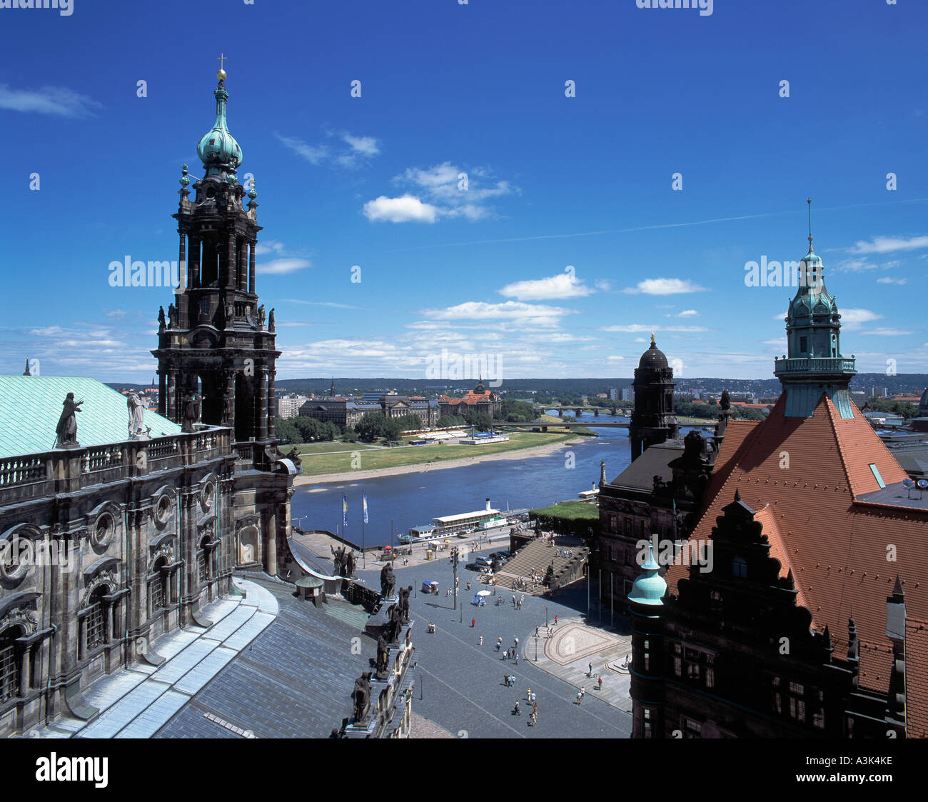 Mit Elbepromenade Altstadtblick und Hofkirche en Dresden, Elba, Sachsen Foto de stock