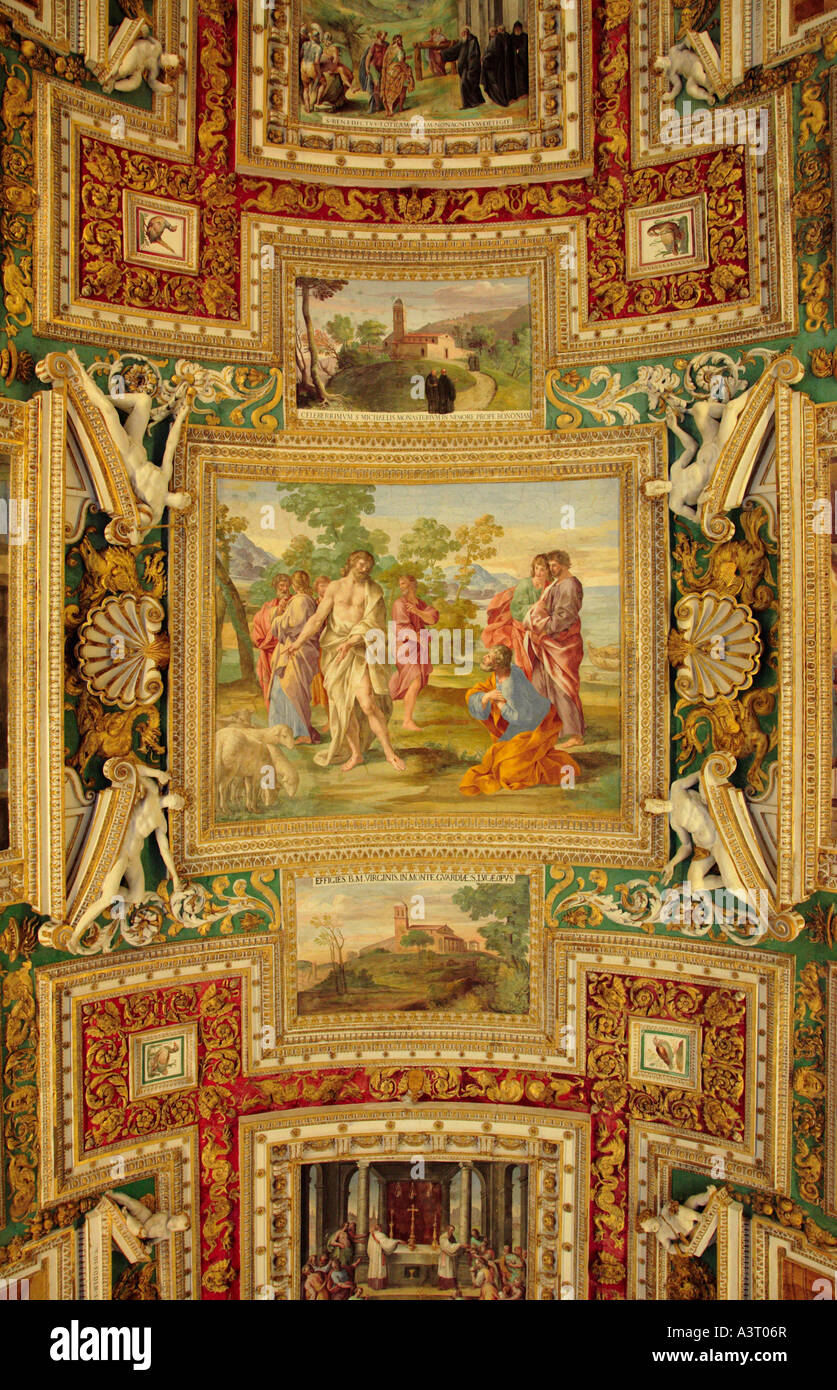 Detalle del techo de la Sala de Mapas del Museo del Vaticano en Roma Italia Foto de stock